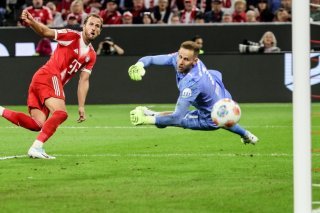 Harry Kane inscrit l'un de ses trois buts de la soirée KEYSTONE/EPA/RONALD WITTEK
